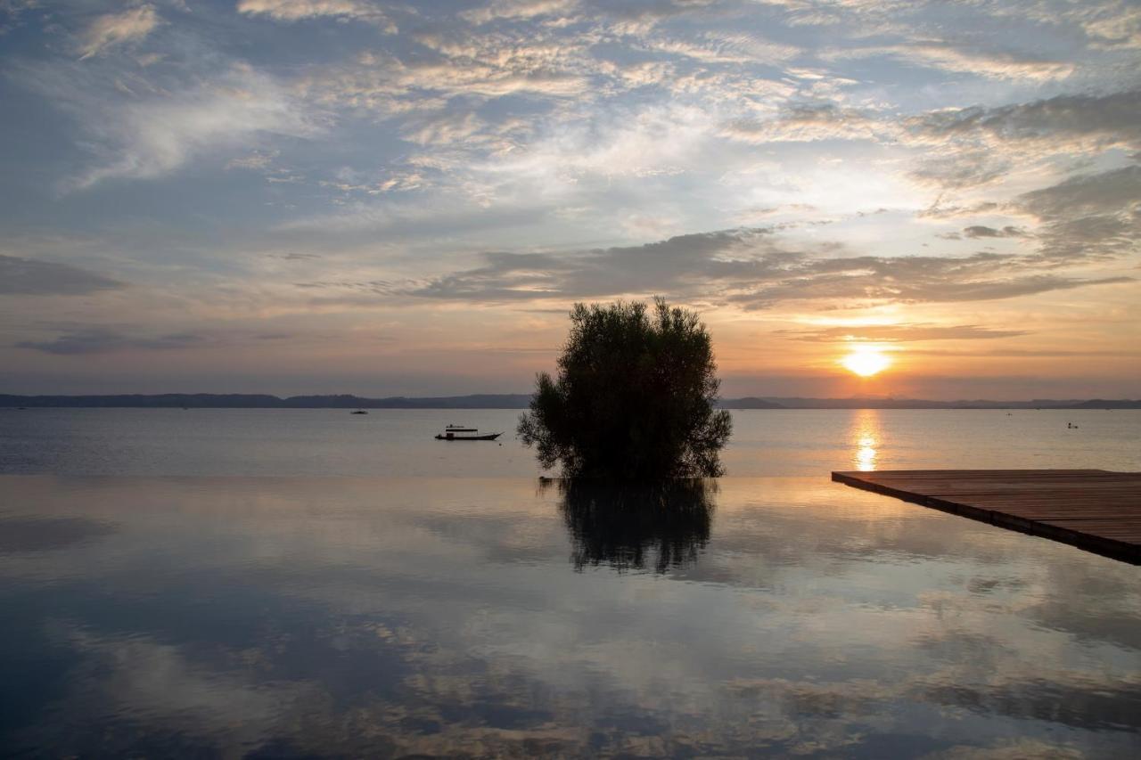 Innit Lombok Ekas Bagian luar foto